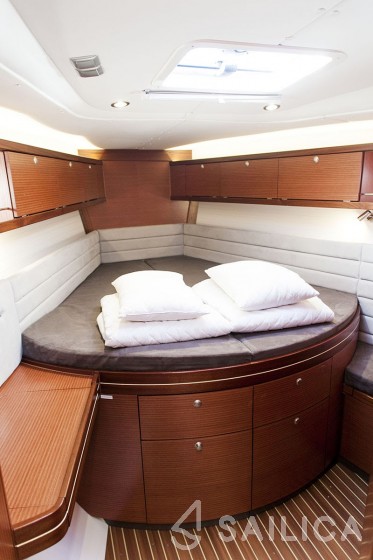 Delphia 47 - Yacht Charter Sailica