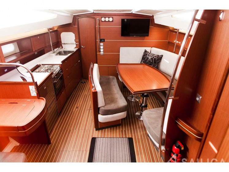 Delphia 47 - Yacht Charter Sailica