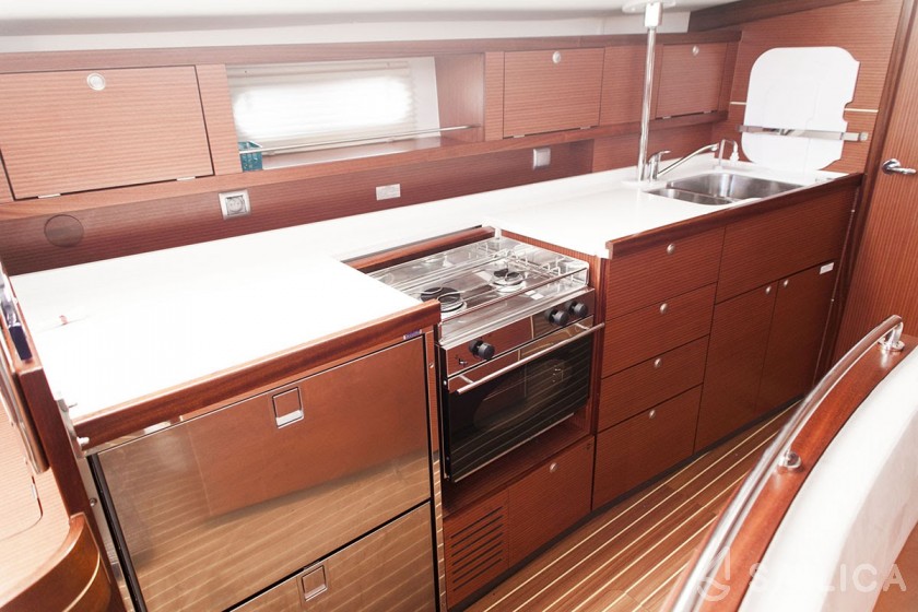 Delphia 47 - Yacht Charter Sailica