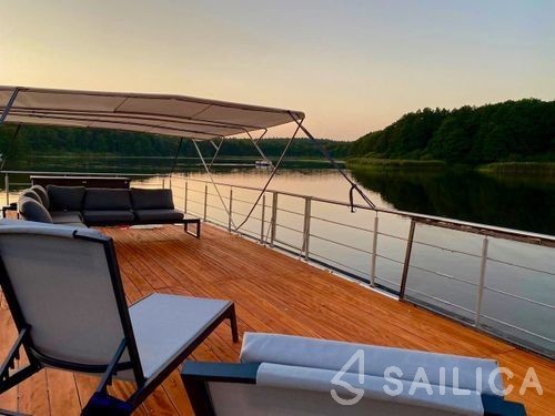 WOMA D13 - Yacht Charter Sailica