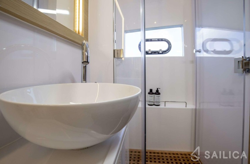 Aquila 54 - Yacht Charter Sailica