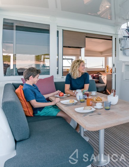 Lagoon 40 - Yacht Charter Sailica