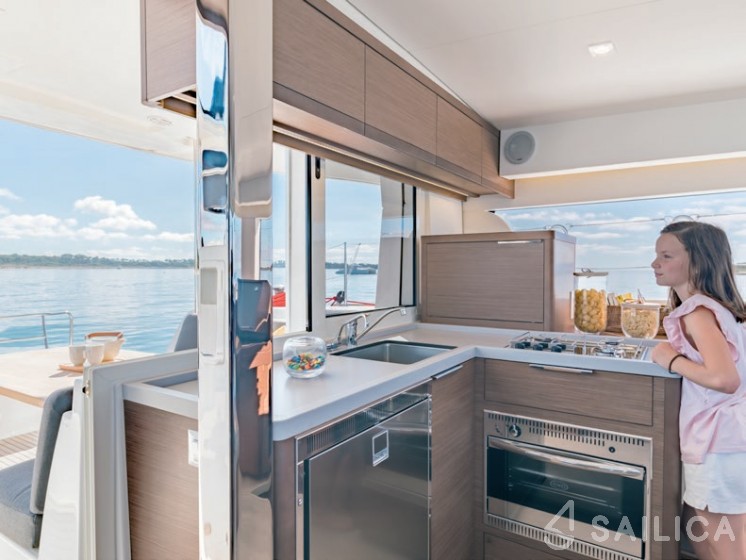 Lagoon 40 - Yacht Charter Sailica