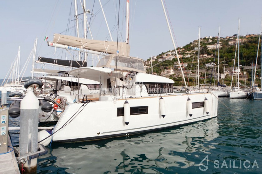 Lagoon 40 - Yacht Charter Sailica