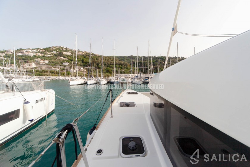 Lagoon 40 - Yacht Charter Sailica