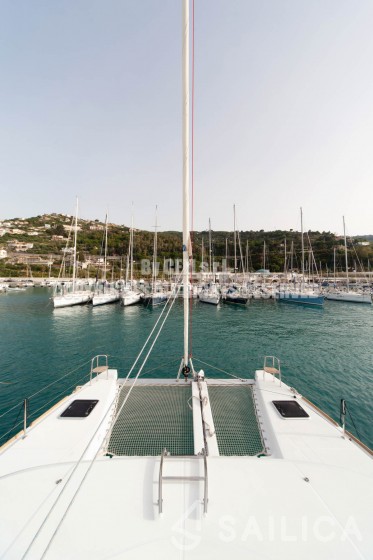 Lagoon 40 - Yacht Charter Sailica