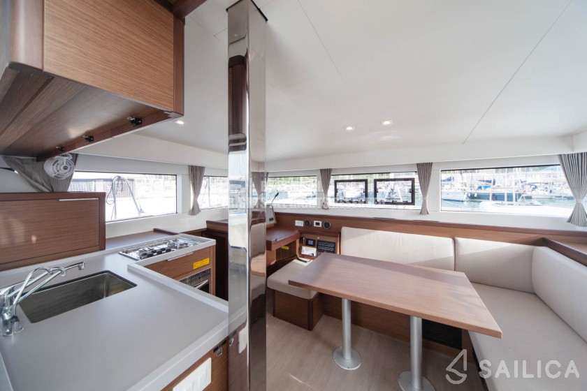 Lagoon 40 - Yacht Charter Sailica