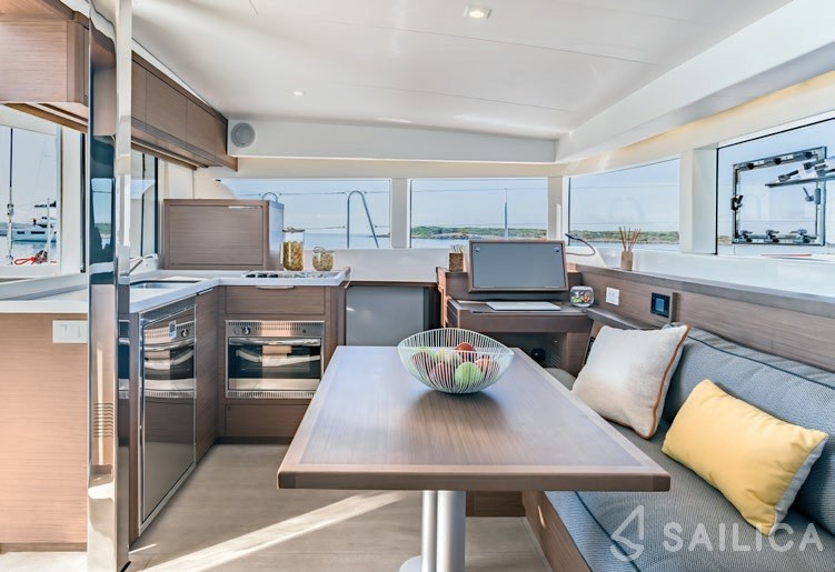 Lagoon 40 - Yacht Charter Sailica