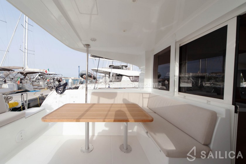 Lagoon 40 - Yacht Charter Sailica
