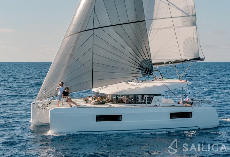 Lagoon 40 - Yacht Charter Sailica