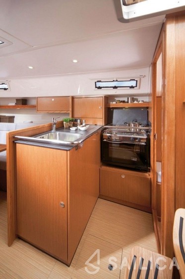 Bavaria 32 Cruiser - Yacht Charter Sailica