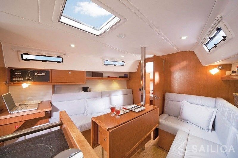 Bavaria 32 Cruiser - Yacht Charter Sailica