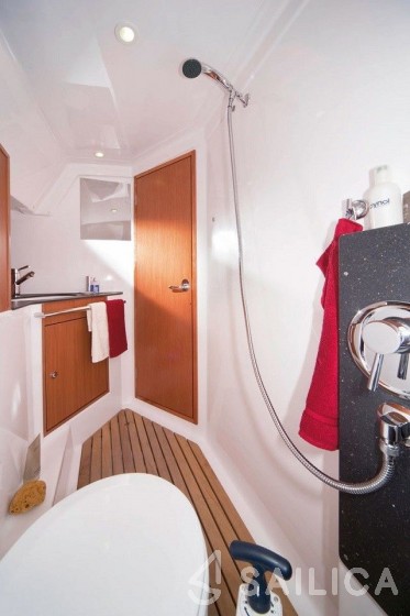 Bavaria 32 Cruiser - Yacht Charter Sailica