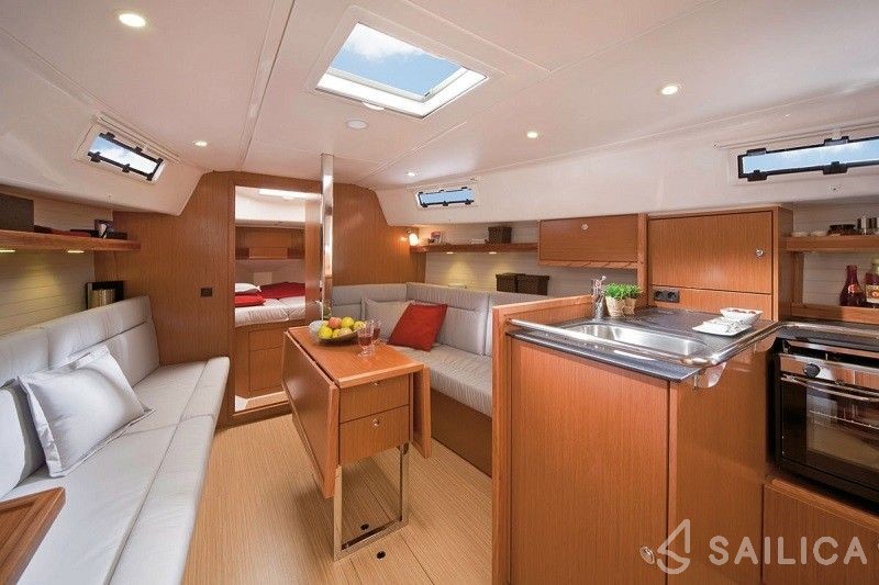 Bavaria 32 Cruiser - Yacht Charter Sailica