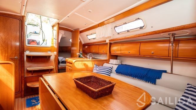 Bavaria 32 Cruiser - Yacht Charter Sailica