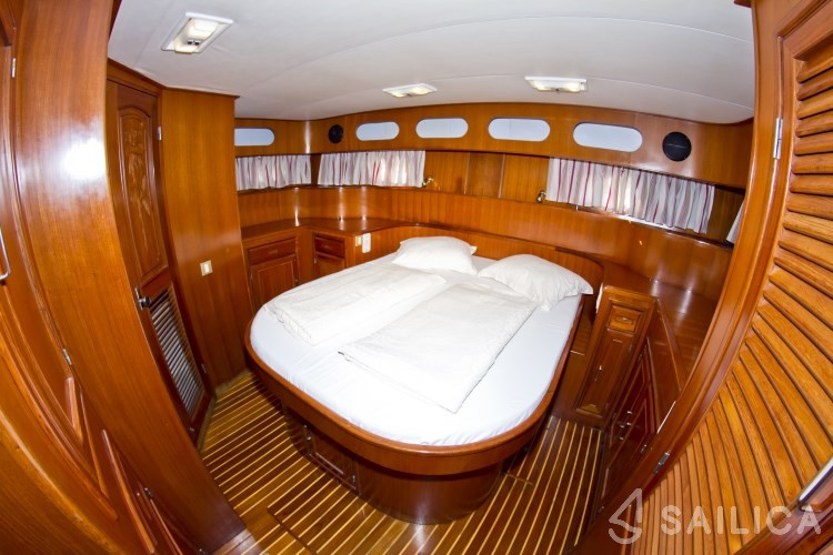 Staryacht 1670 - Yacht Charter Sailica