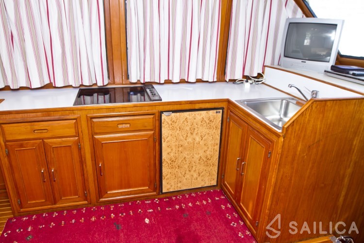 Staryacht 1670 - Yacht Charter Sailica