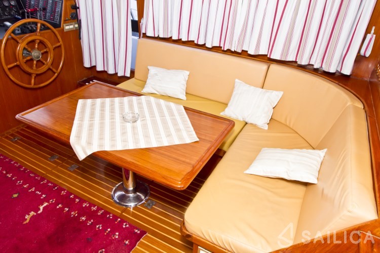Staryacht 1670 - Yacht Charter Sailica