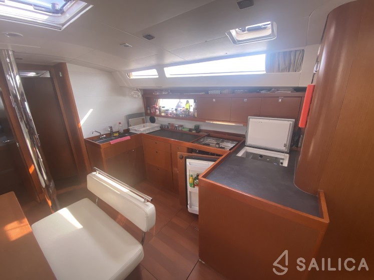 Oceanis 48 - Yacht Charter Sailica