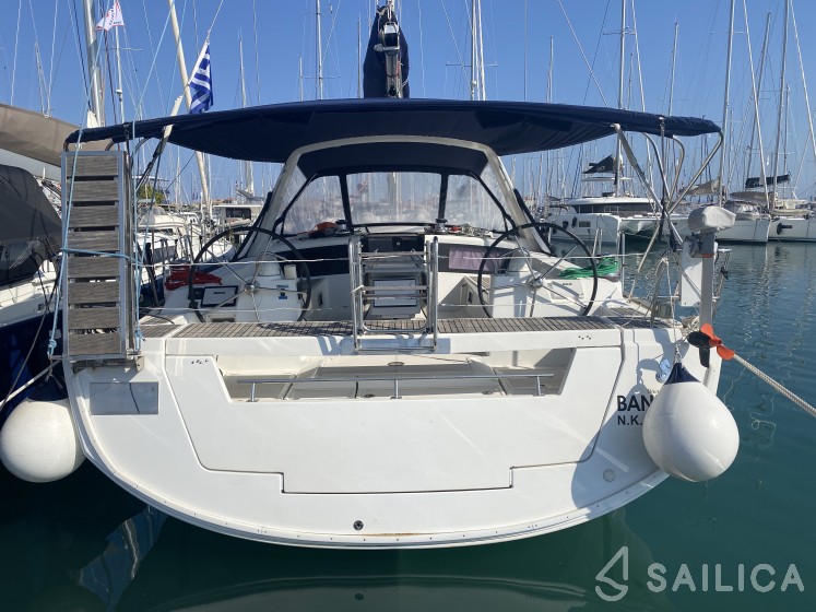 Oceanis 48 - Yacht Charter Sailica