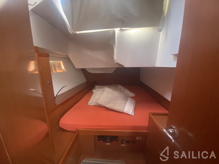 Oceanis 48 - Yacht Charter Sailica
