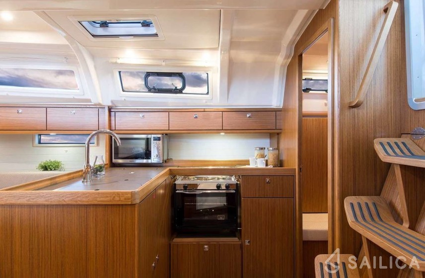 Bavaria 37 - Yacht Charter Sailica