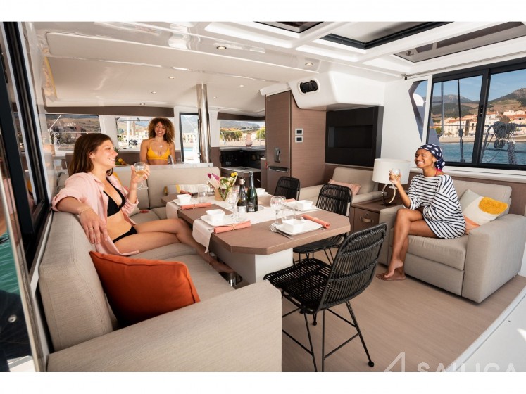 Bali 4.2 - Yacht Charter Sailica
