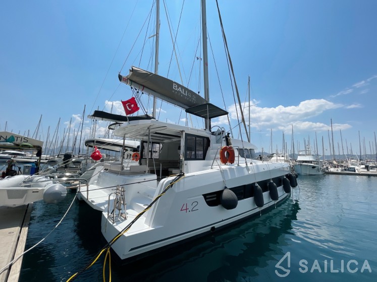 Bali 4.2 - Yacht Charter Sailica