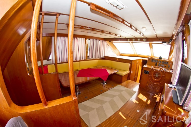 Staryacht 1940 - Yacht Charter Sailica