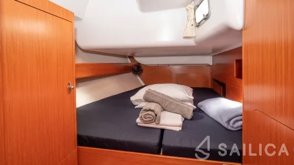 Oceanis 43 - Yacht Charter Sailica