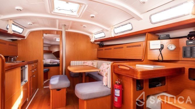 Oceanis 43 - Yacht Charter Sailica
