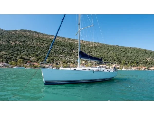 Oceanis 43 - Yacht Charter Sailica