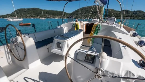 Oceanis 43 - Yacht Charter Sailica