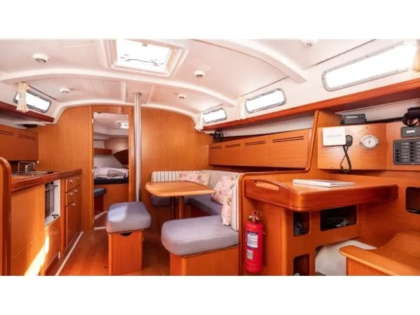 Oceanis 43 - Yacht Charter Sailica