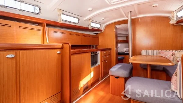 Oceanis 43 - Yacht Charter Sailica