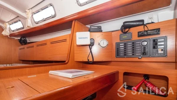 Oceanis 43 - Yacht Charter Sailica