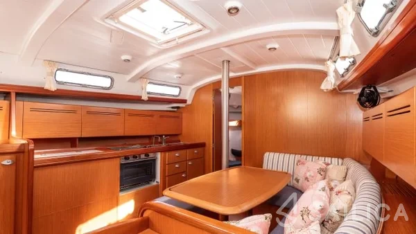 Oceanis 43 - Yacht Charter Sailica