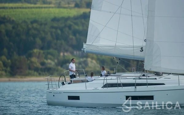Oceanis 40.1 - Yacht Charter Sailica