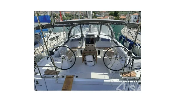 Oceanis 40.1 - Yacht Charter Sailica