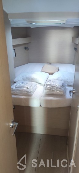 Oceanis 40.1 - Yacht Charter Sailica