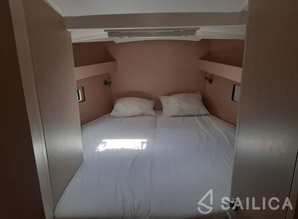 Oceanis 40.1 - Yacht Charter Sailica