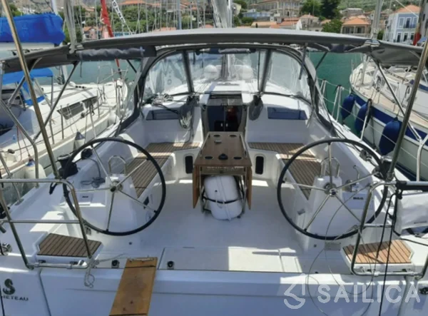 Oceanis 40.1 - Yacht Charter Sailica
