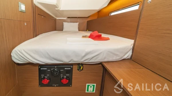 Oceanis 40.1 - Yacht Charter Sailica