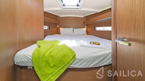 Oceanis 40.1 - Yacht Charter Sailica