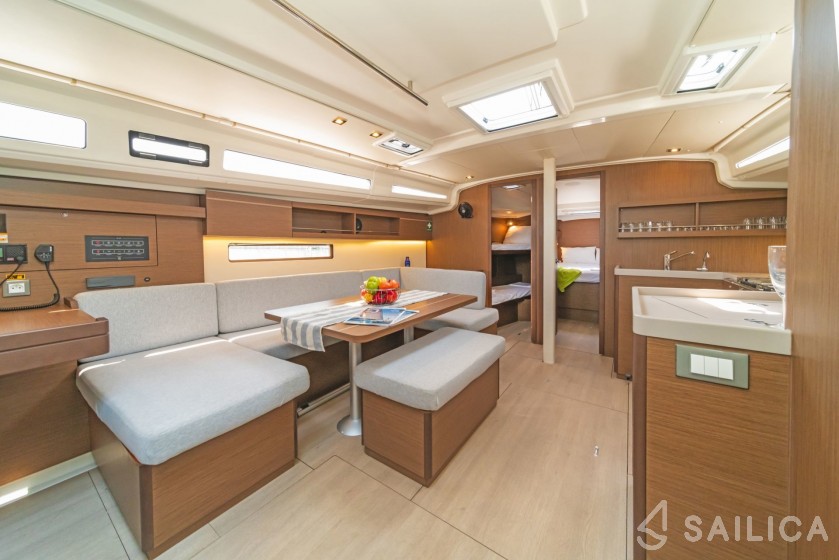Oceanis 40.1 - Yacht Charter Sailica