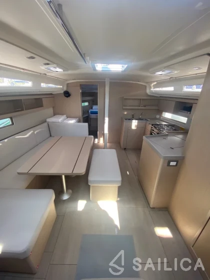 Oceanis 40.1 - Yacht Charter Sailica