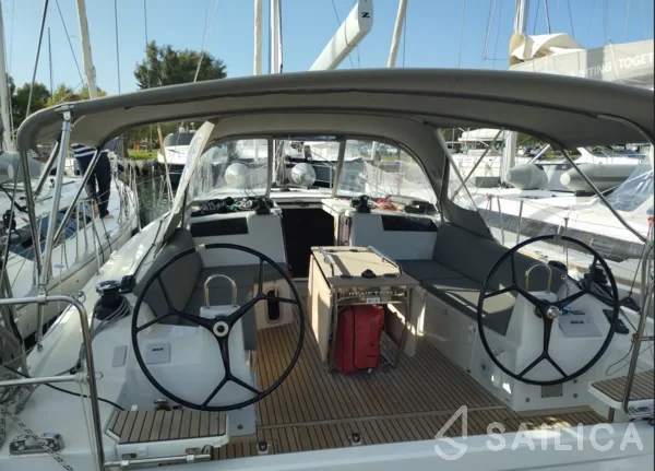 Oceanis 40.1 - Yacht Charter Sailica