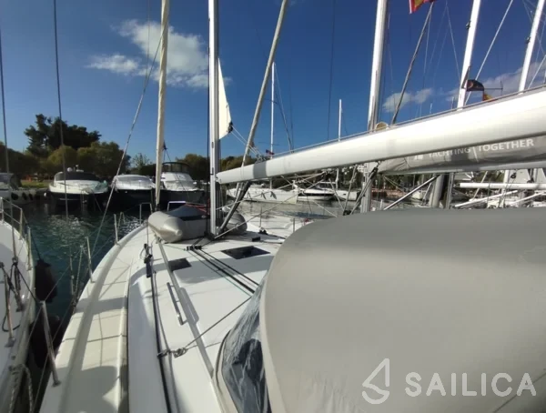 Oceanis 40.1 - Yacht Charter Sailica