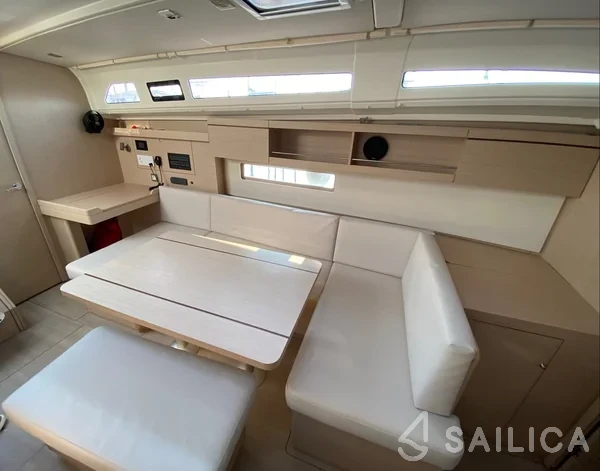 Oceanis 40.1 - Yacht Charter Sailica