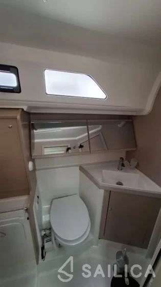 Oceanis 40.1 - Yacht Charter Sailica